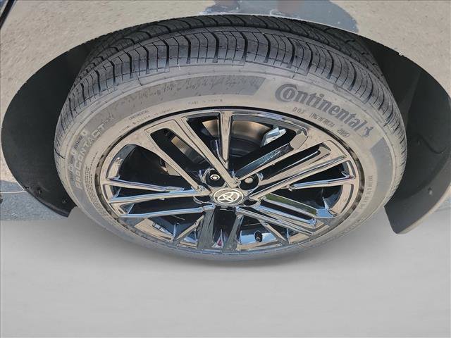 Used 2025 Toyota Camry SE w/ Convenience Package FWD image 12