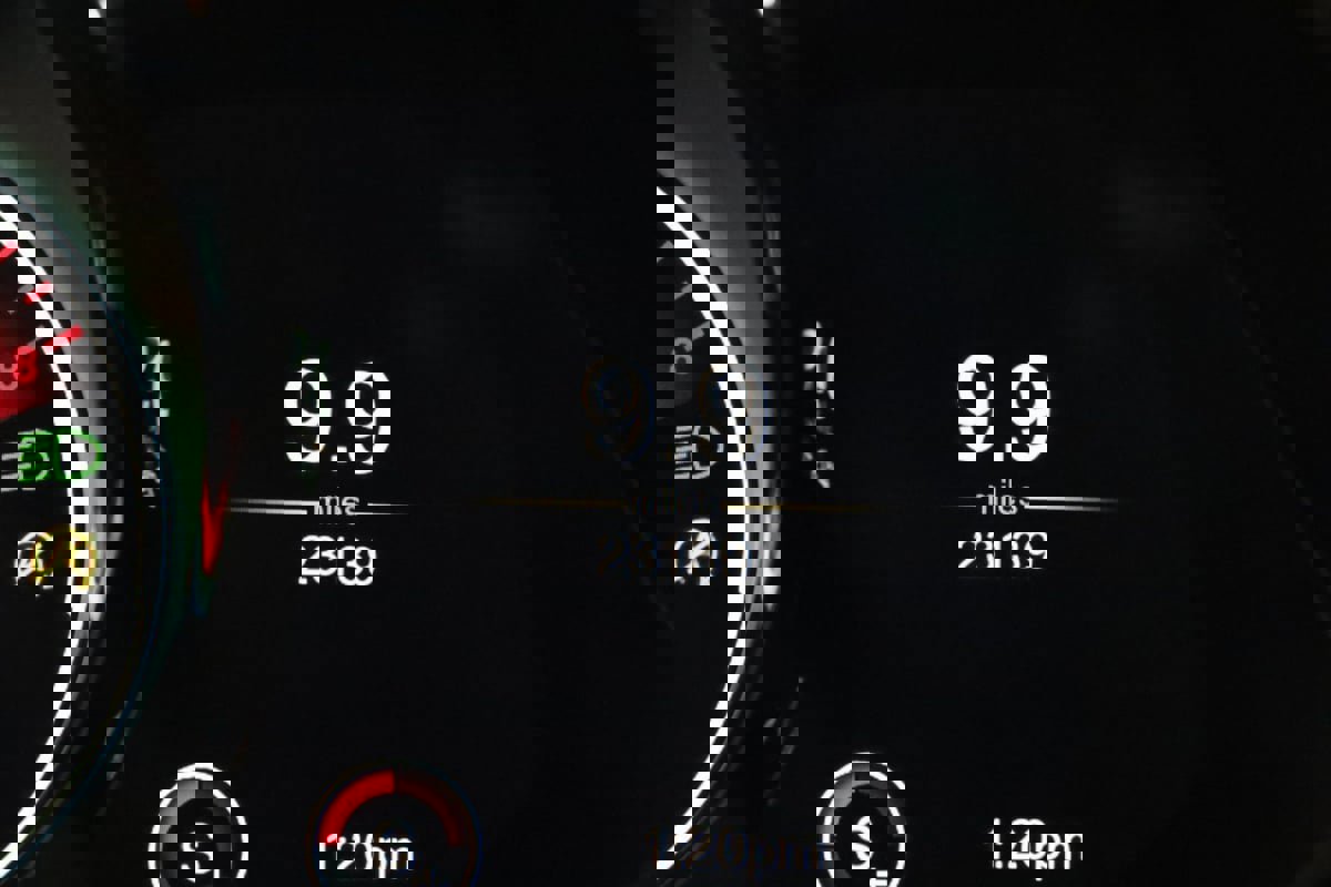 Used 2019 Aston Martin V8 Vantage Coupe image 31