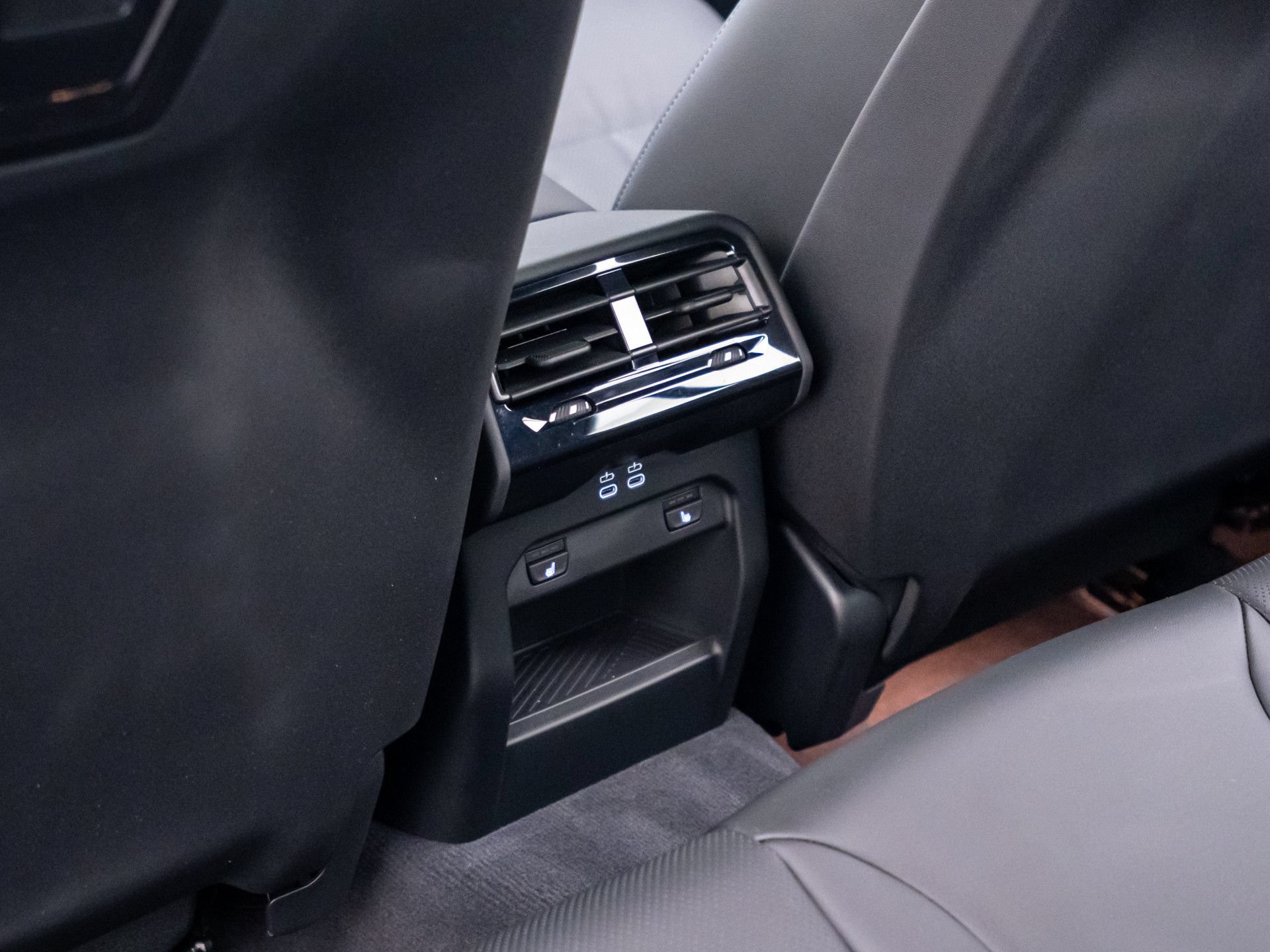 Used 2024 BMW 540i xDrive w/ Premium Package AWD/4WD image 18