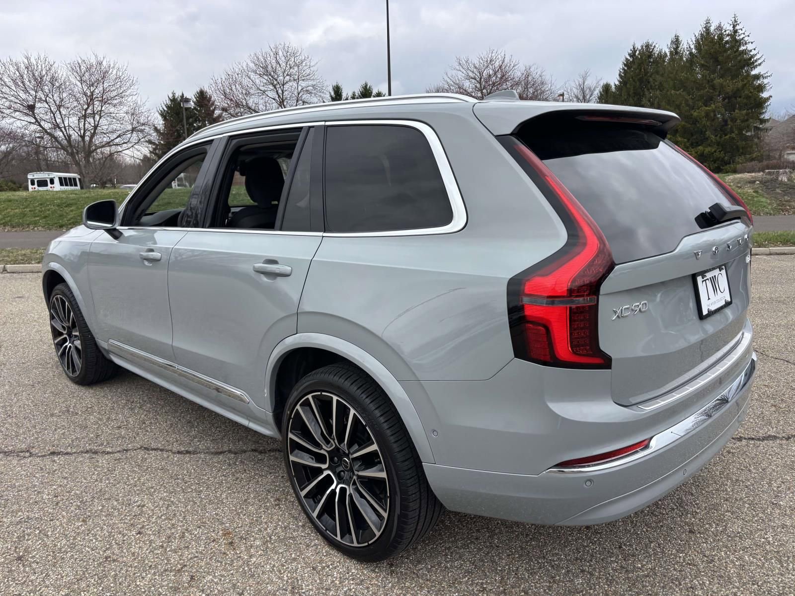 New 2026 Volvo XC90 B6 Plus w/ Protection Package Premier image 7