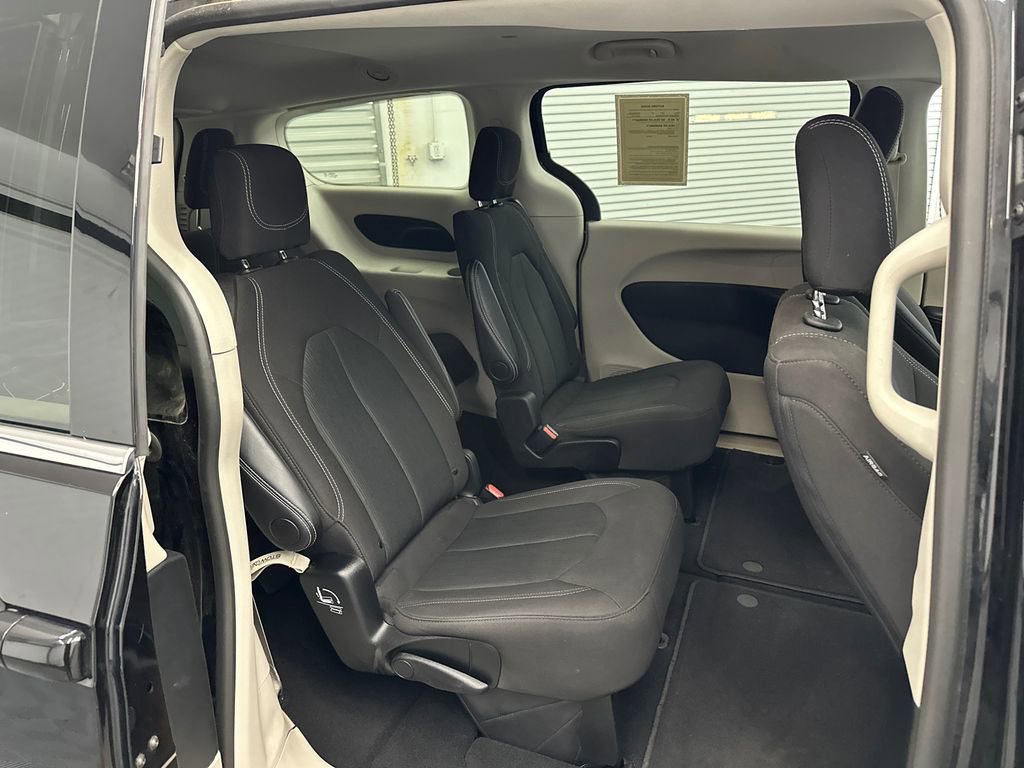 Used 2024 Chrysler Voyager LX image 16