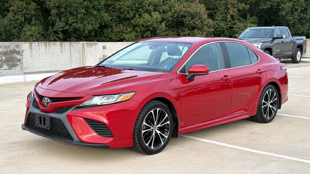 Used 2020 Toyota Camry SE FWD image 2