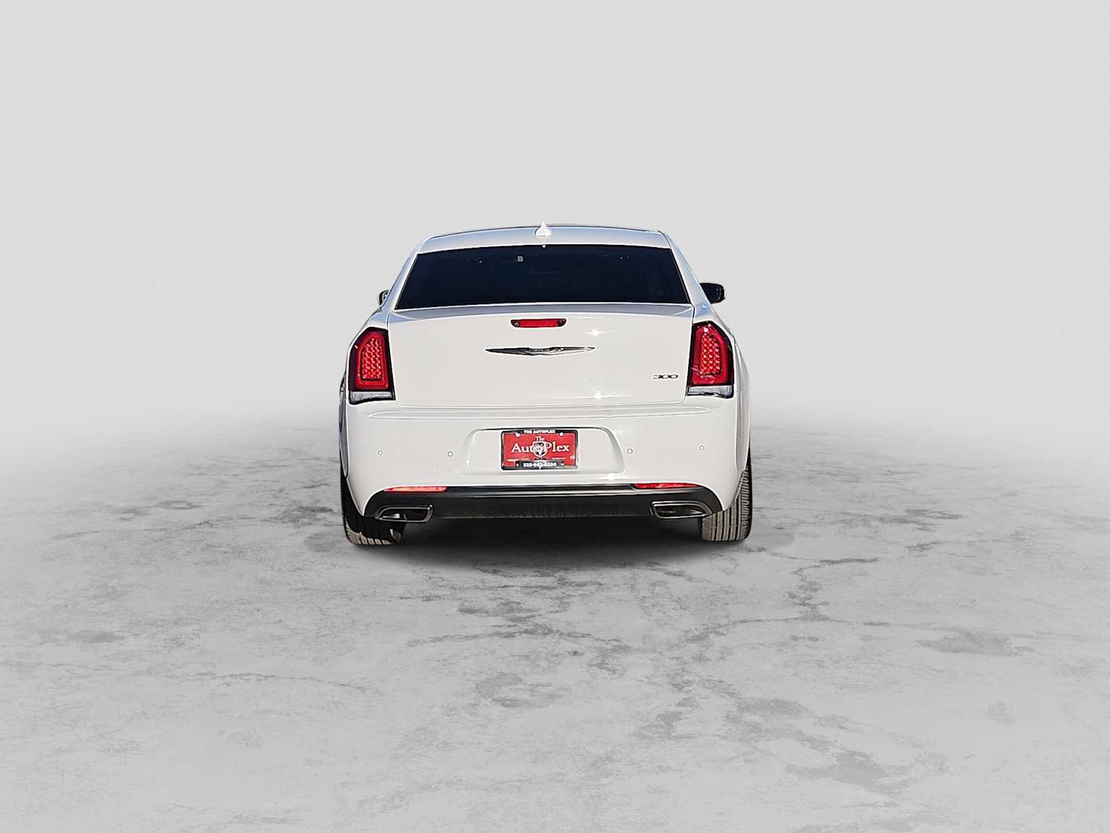 Used 2022 Chrysler 300 Touring L image 7