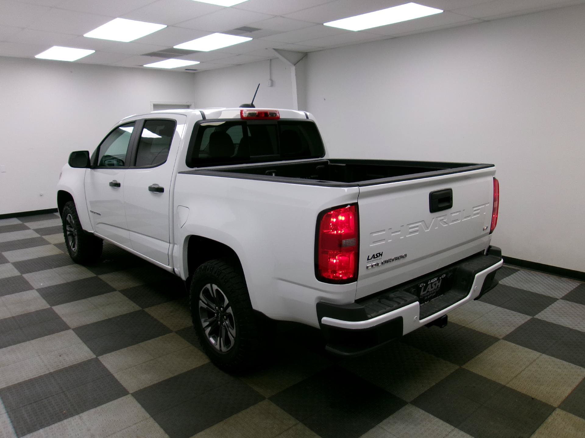 Used 2022 Chevrolet Colorado Z71 AWD/4WD image 2