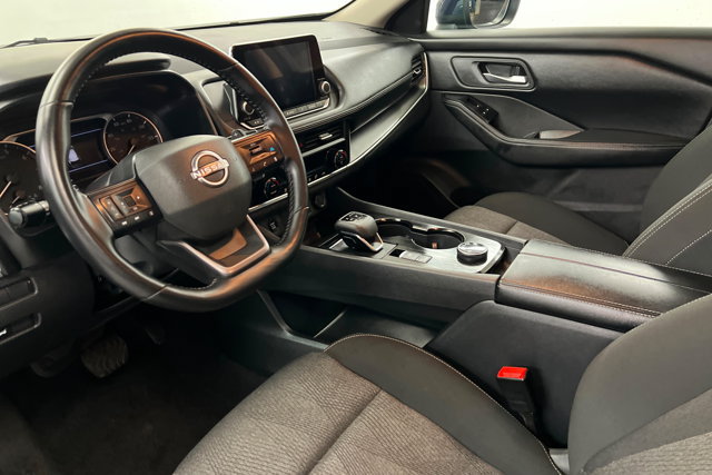 Used 2025 Nissan Rogue SV AWD/4WD image 15