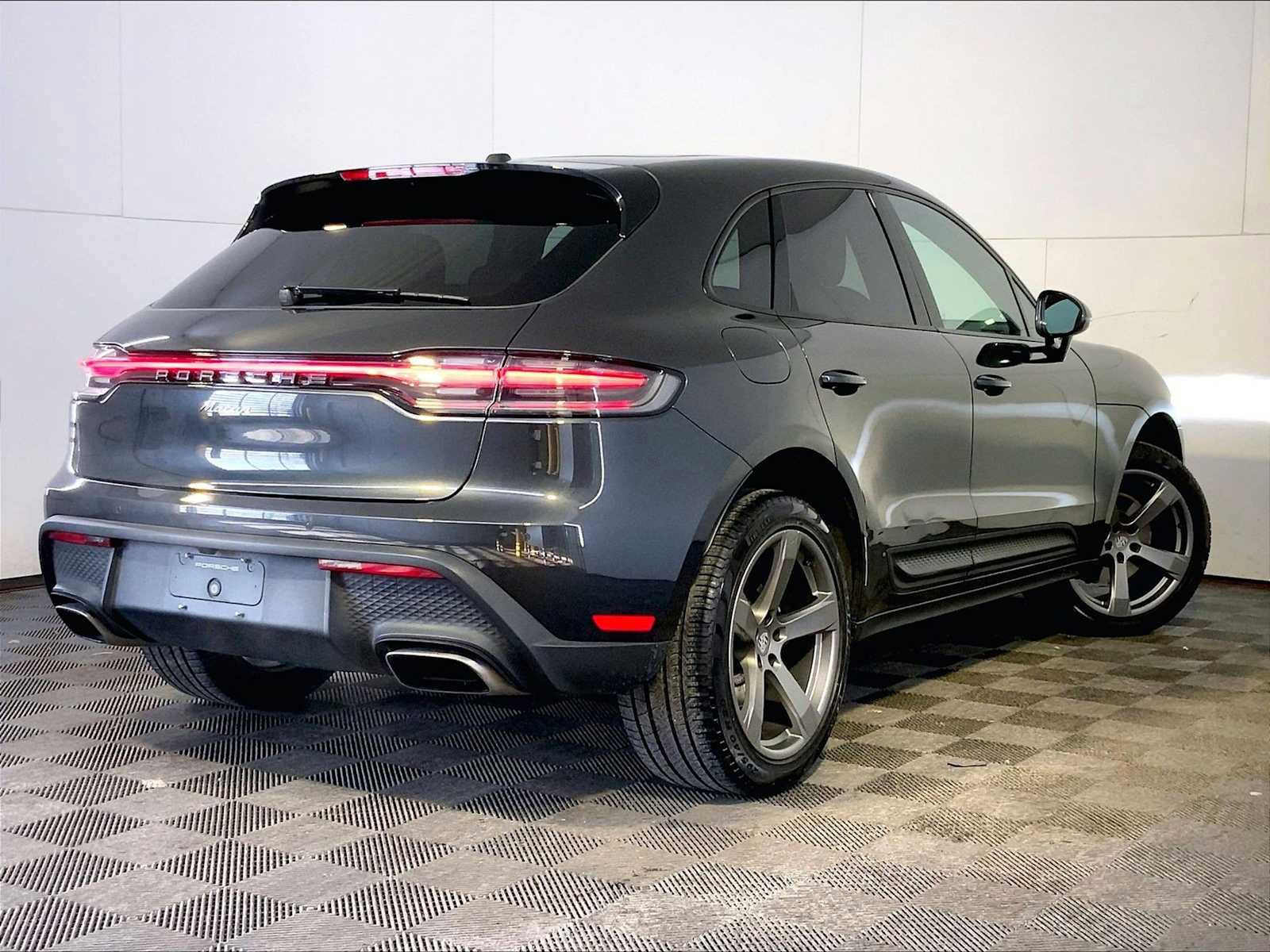 Certified 2024 Porsche Macan image 7