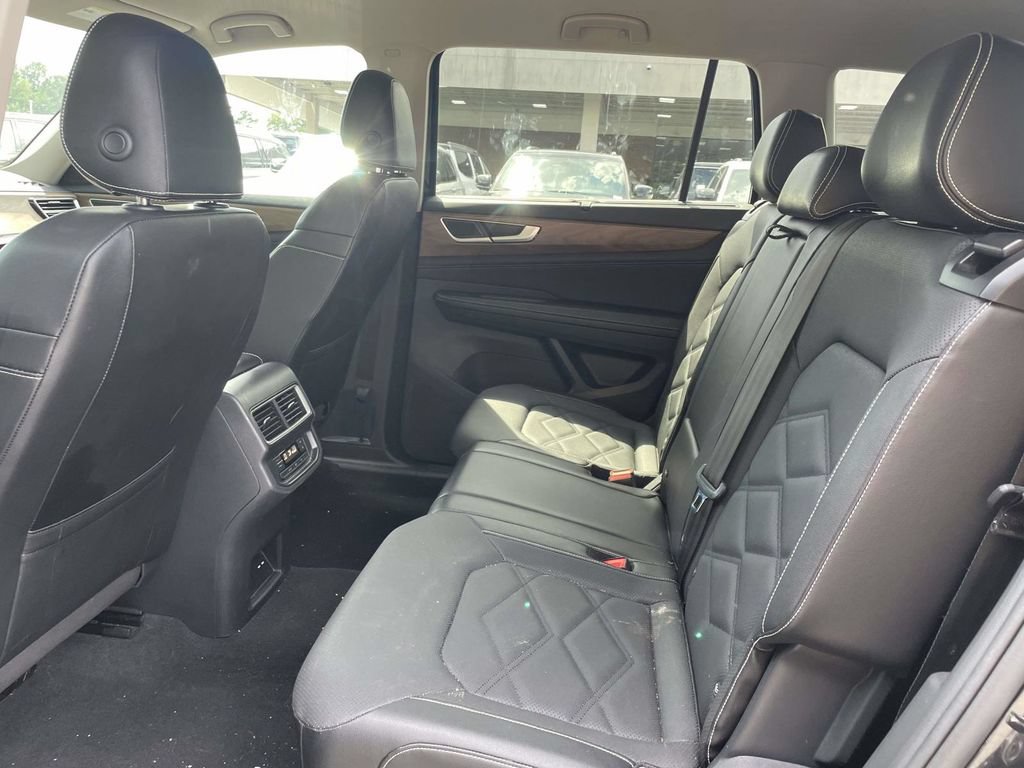 Used 2025 Volkswagen Atlas SE AWD/4WD image 16