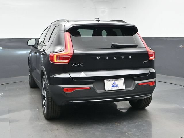 Used 2025 Volvo XC40 B5 Plus AWD/4WD image 7