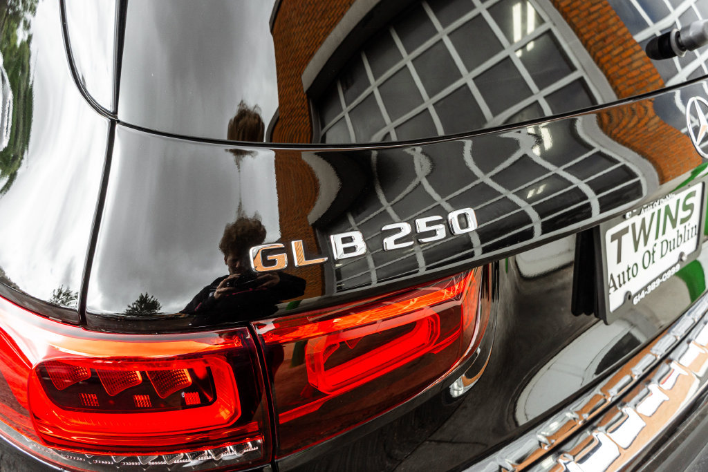 Used 2022 Mercedes-Benz GLB 250 4MATIC w/ Premium Package Lite image 38
