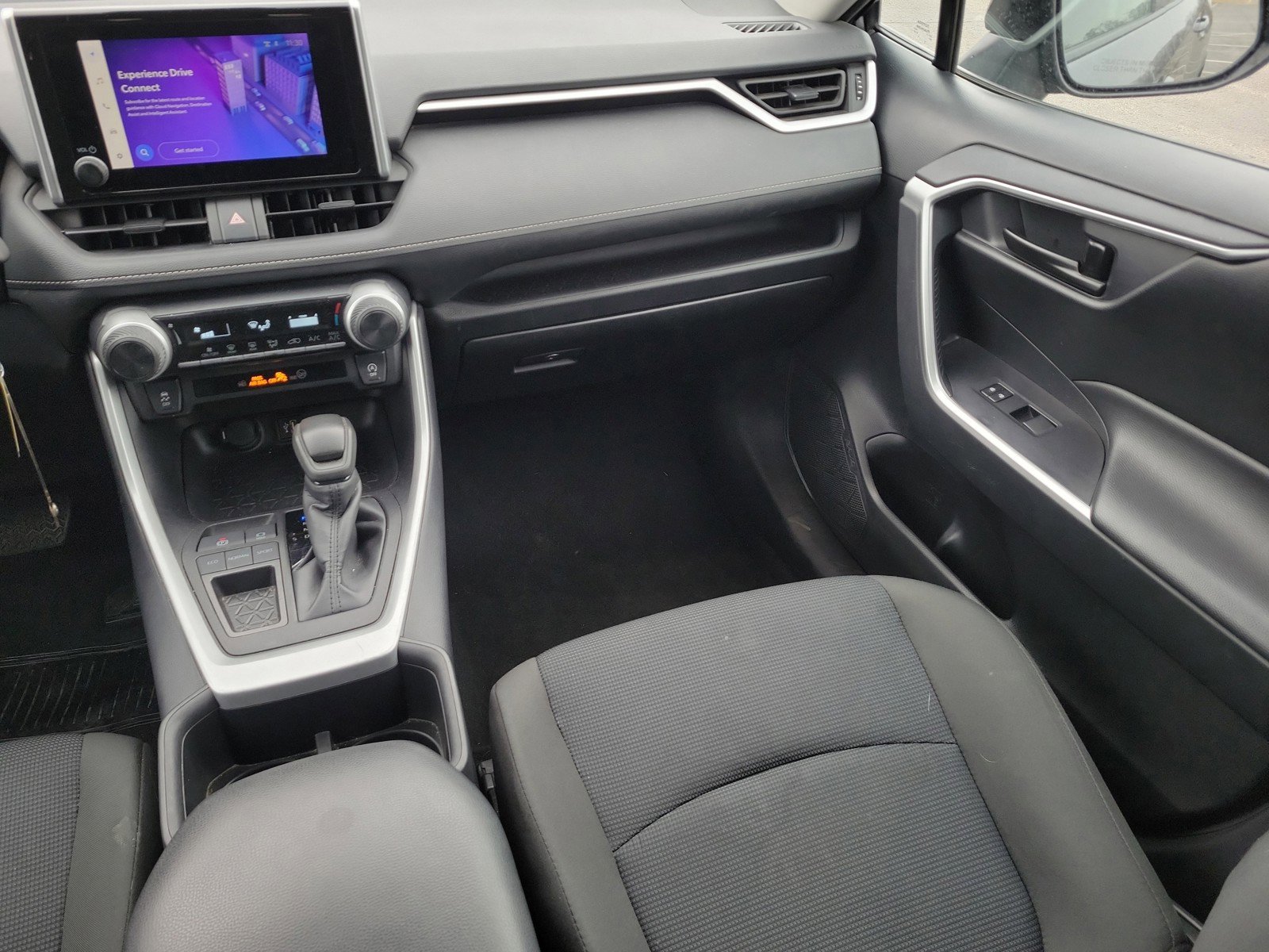 Used 2024 Toyota RAV4 LE FWD image 14