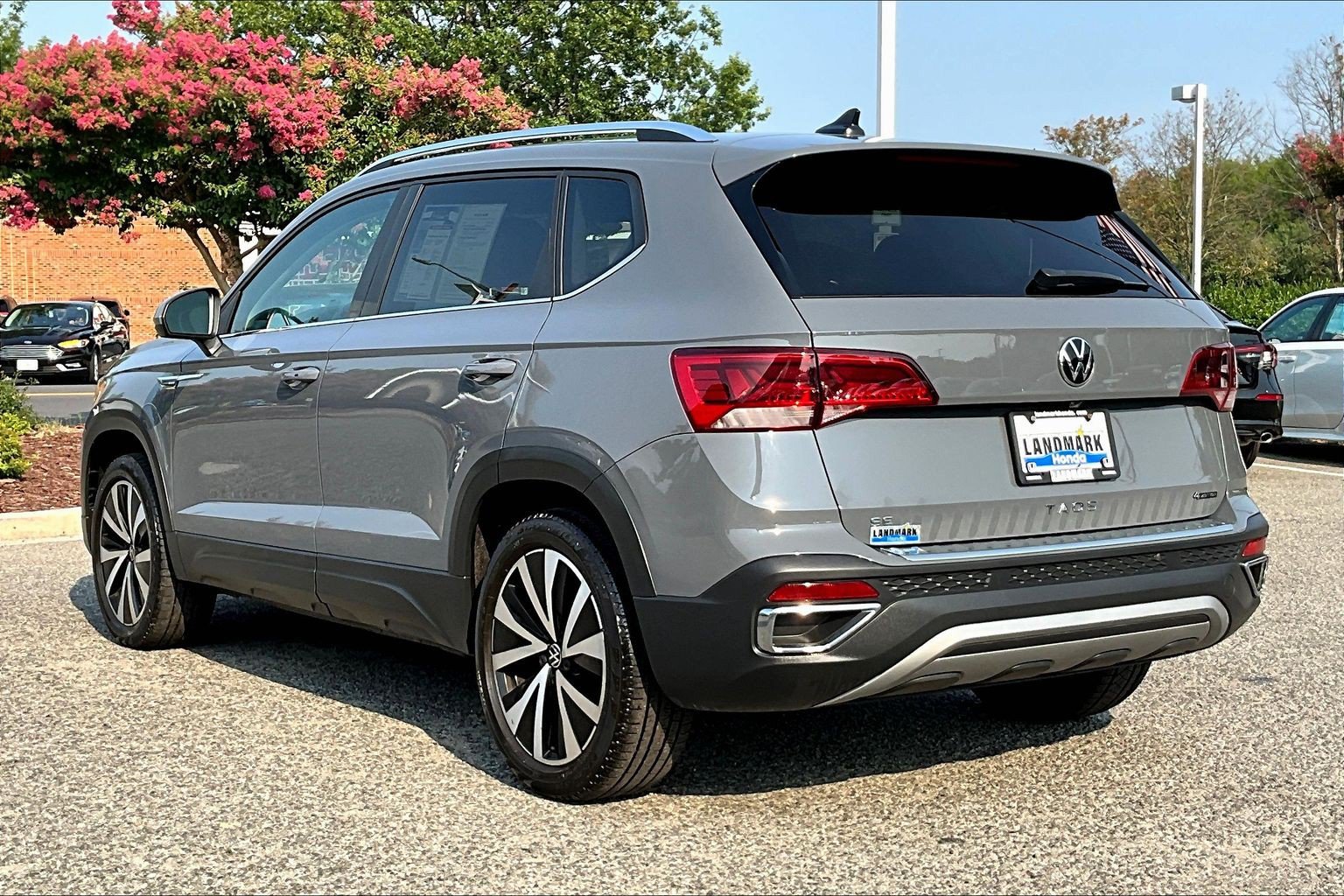 Used 2023 Volkswagen Taos SE w/ Panoramic Sunroof Package AWD/4WD image 12