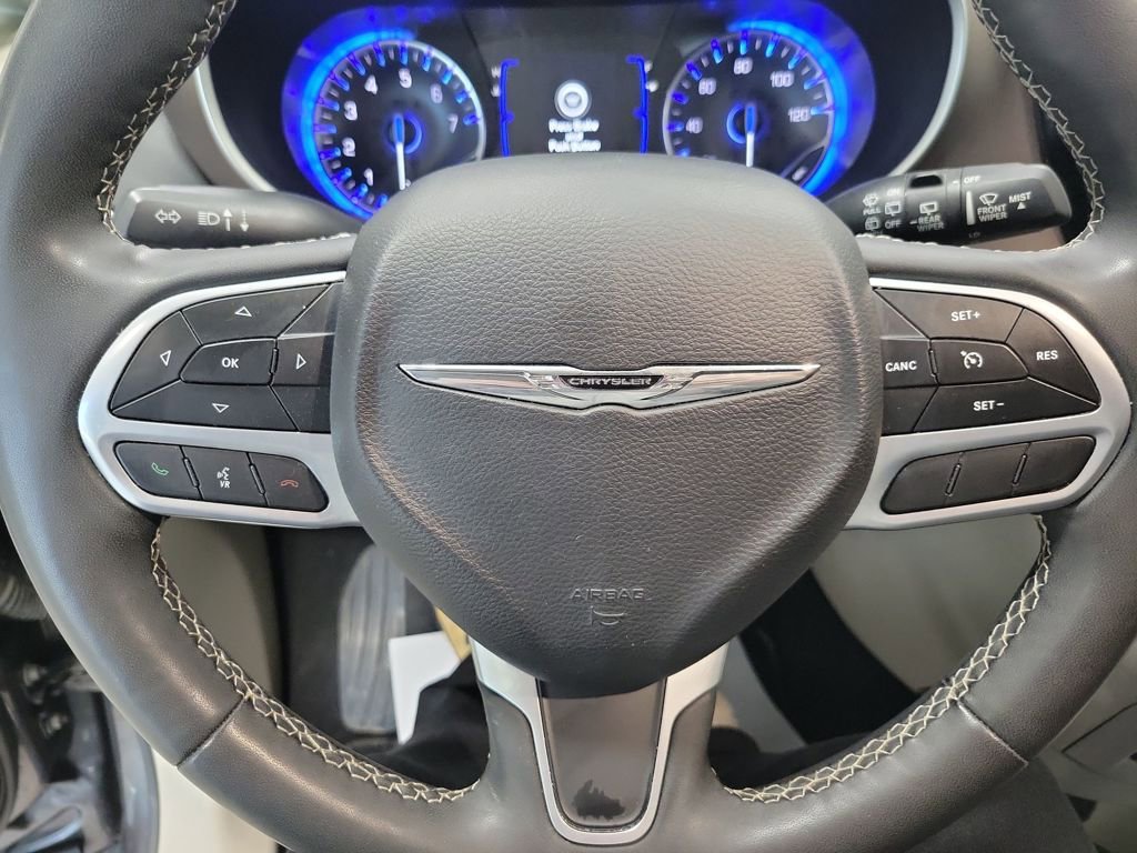 Used 2023 Chrysler Voyager LX FWD image 4
