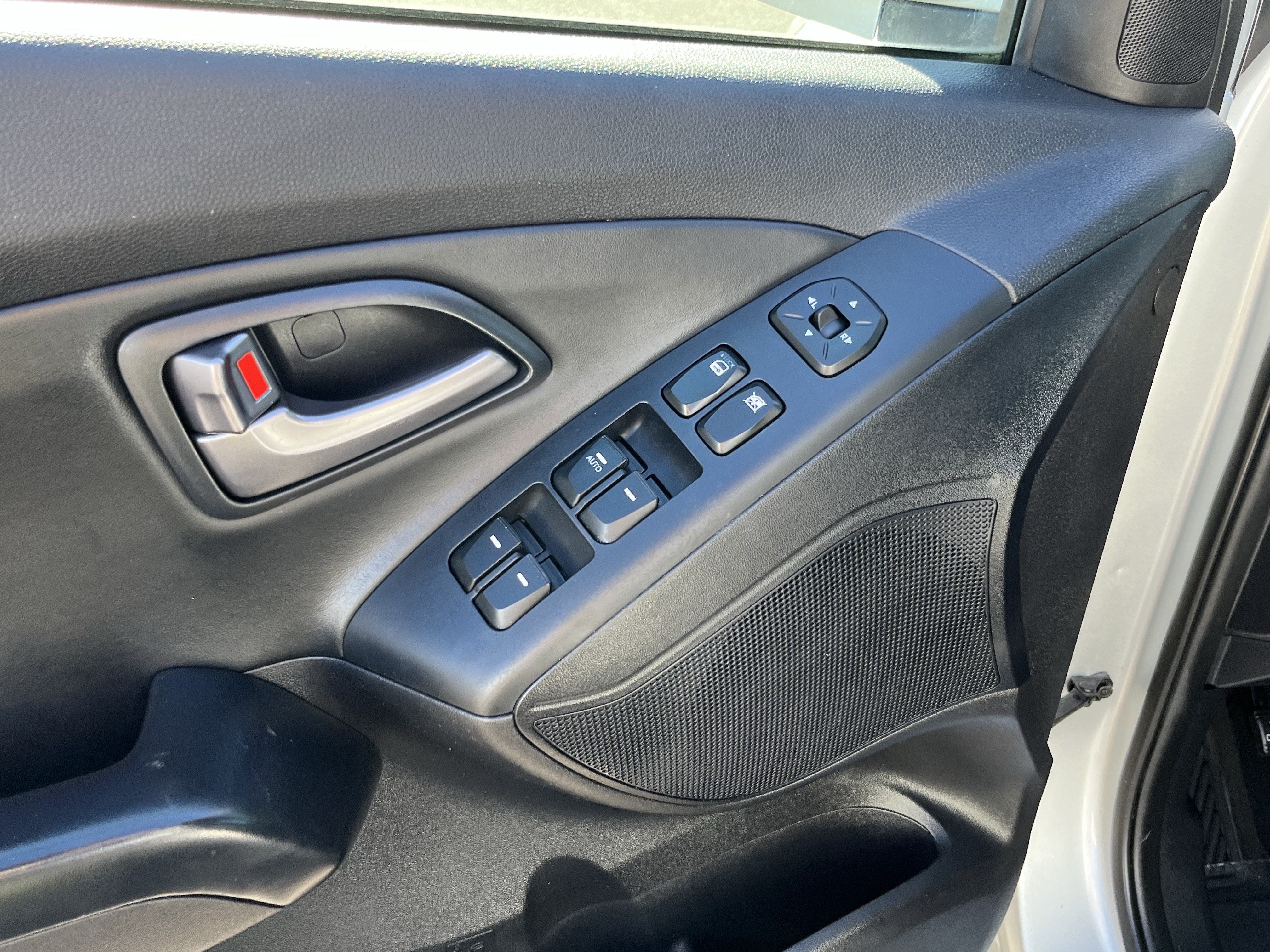 Used 2014 Hyundai Tucson SE AWD/4WD image 16