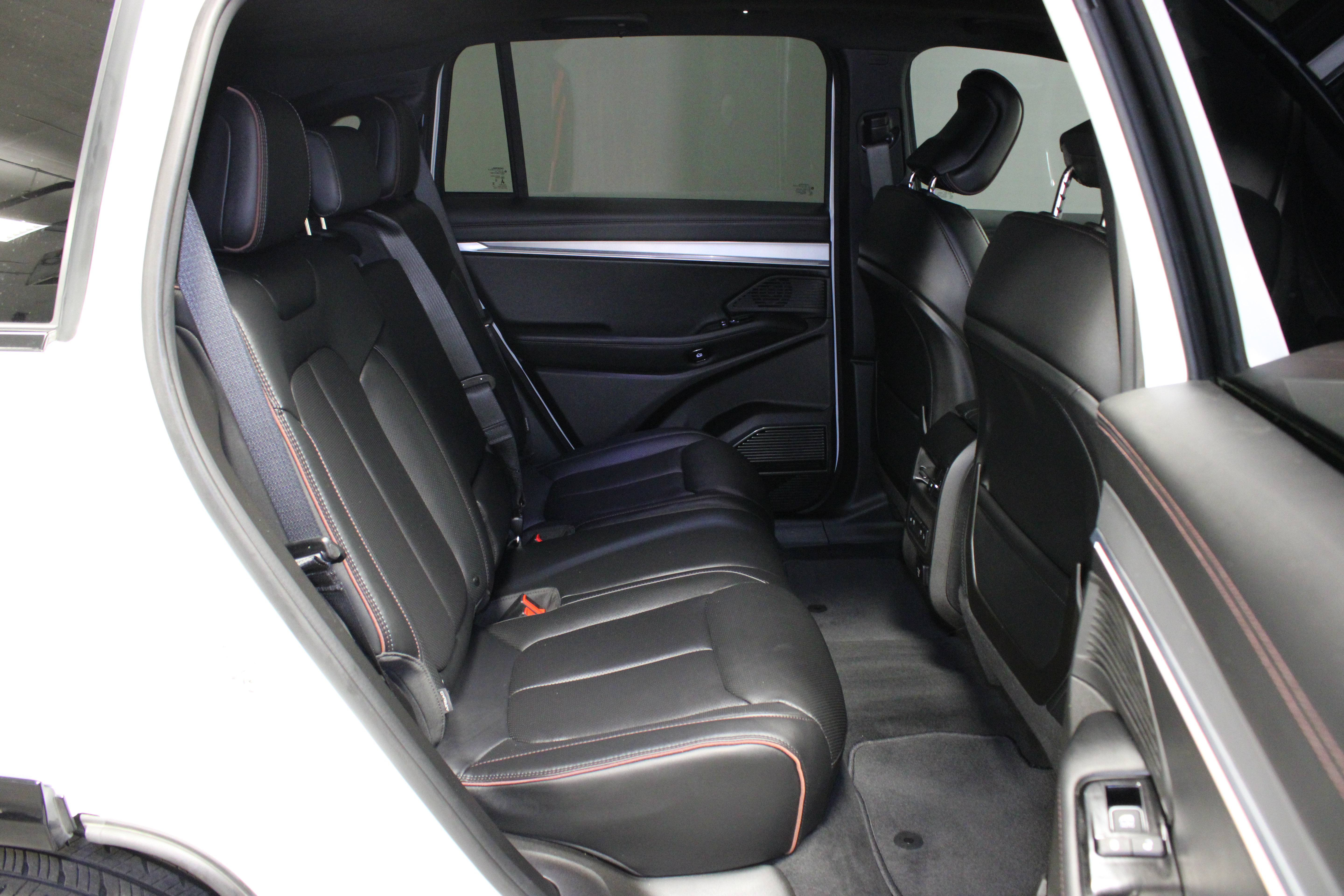 Used 2024 Jeep Wagoneer Limited AWD/4WD image 17