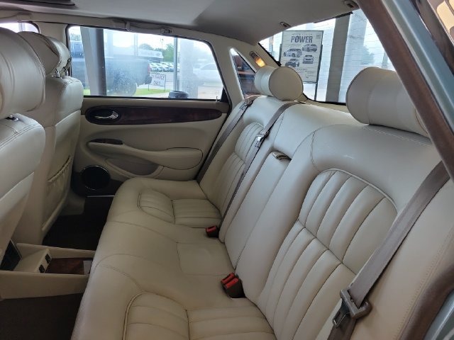Used 2000 Jaguar XJ8 RWD image 12