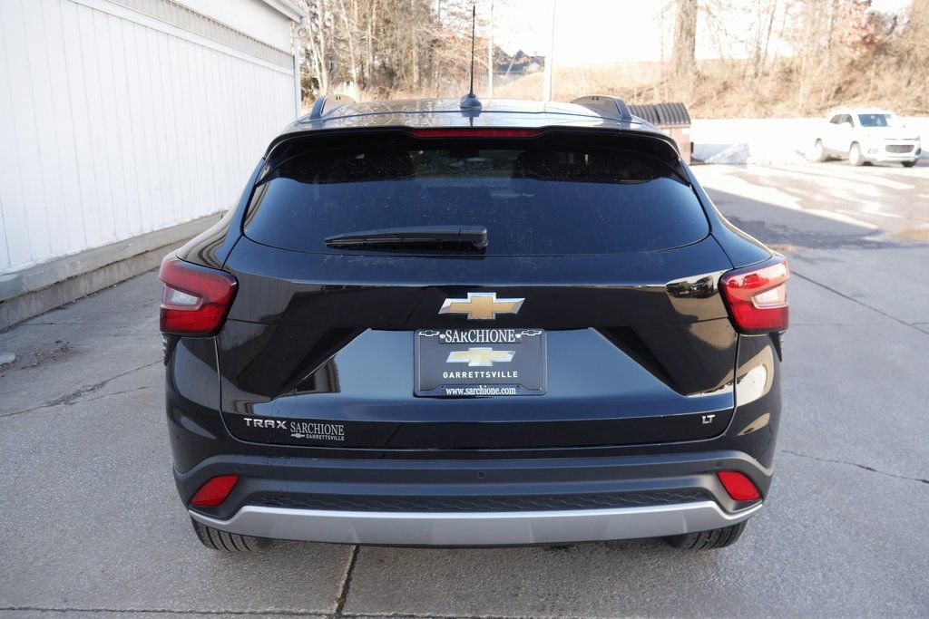 Used 2025 Chevrolet Trax LT w/ Driver Confidence Package image 6