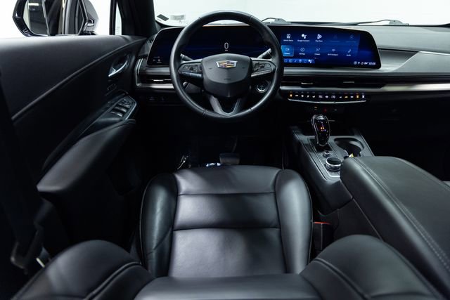 Used 2025 Cadillac XT4 Premium Luxury image 3