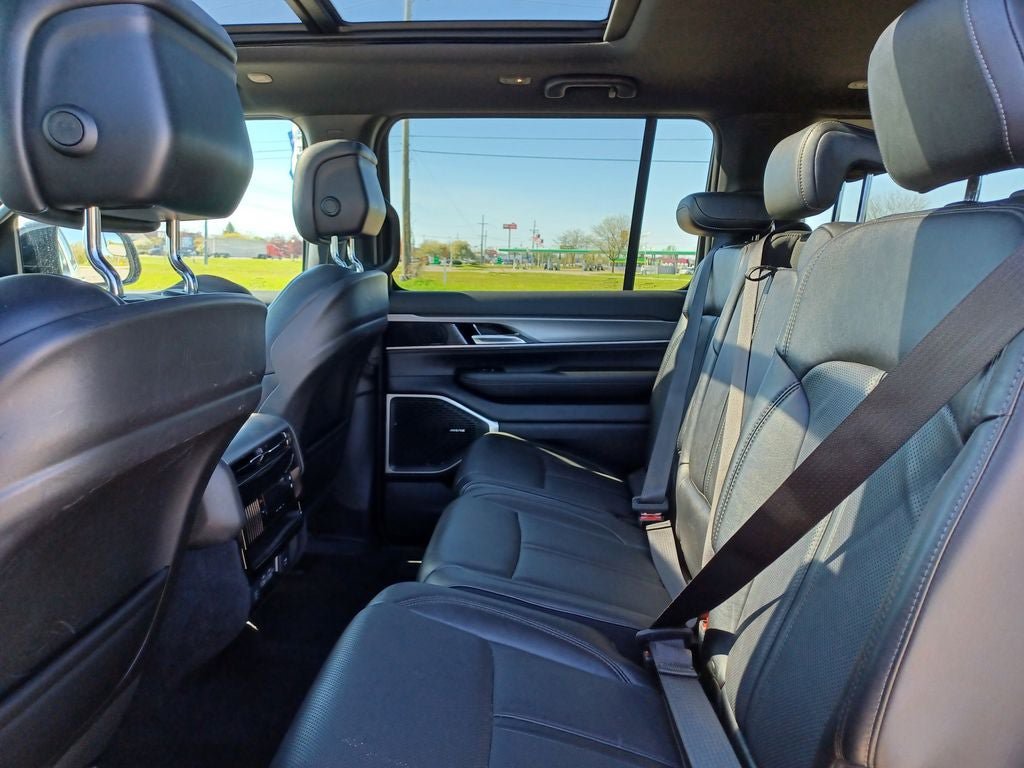 Used 2024 Jeep Wagoneer Series II AWD/4WD image 31