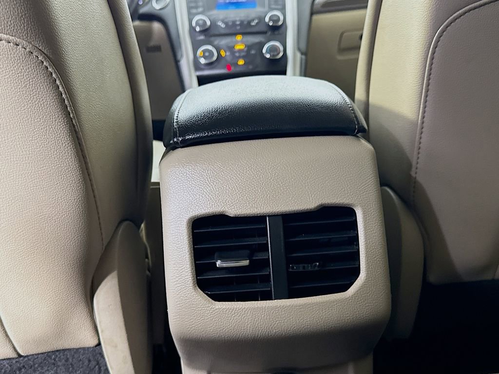 Used 2017 Ford Fusion SE FWD image 29