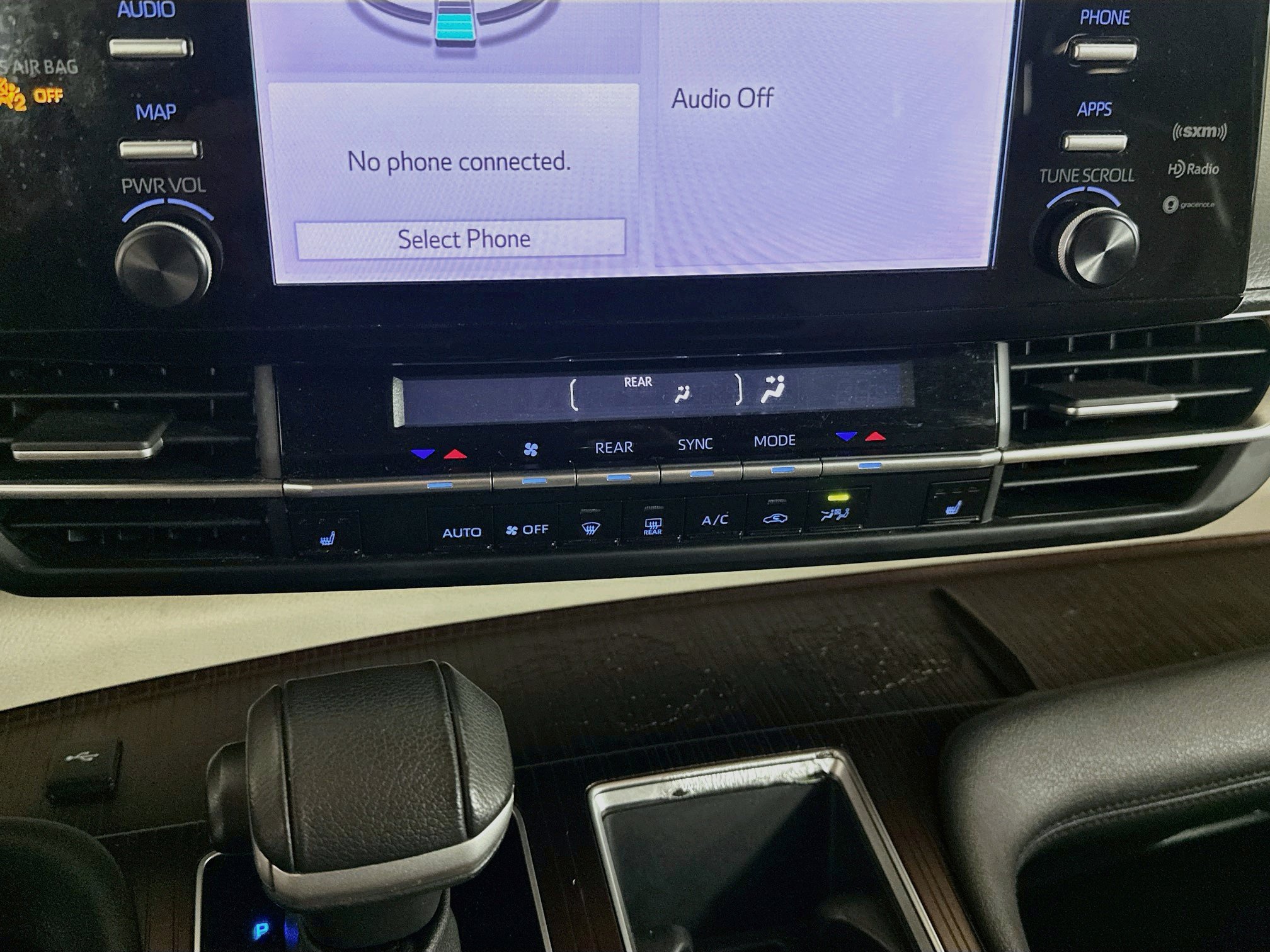 Used 2023 Toyota Sienna XLE FWD image 23