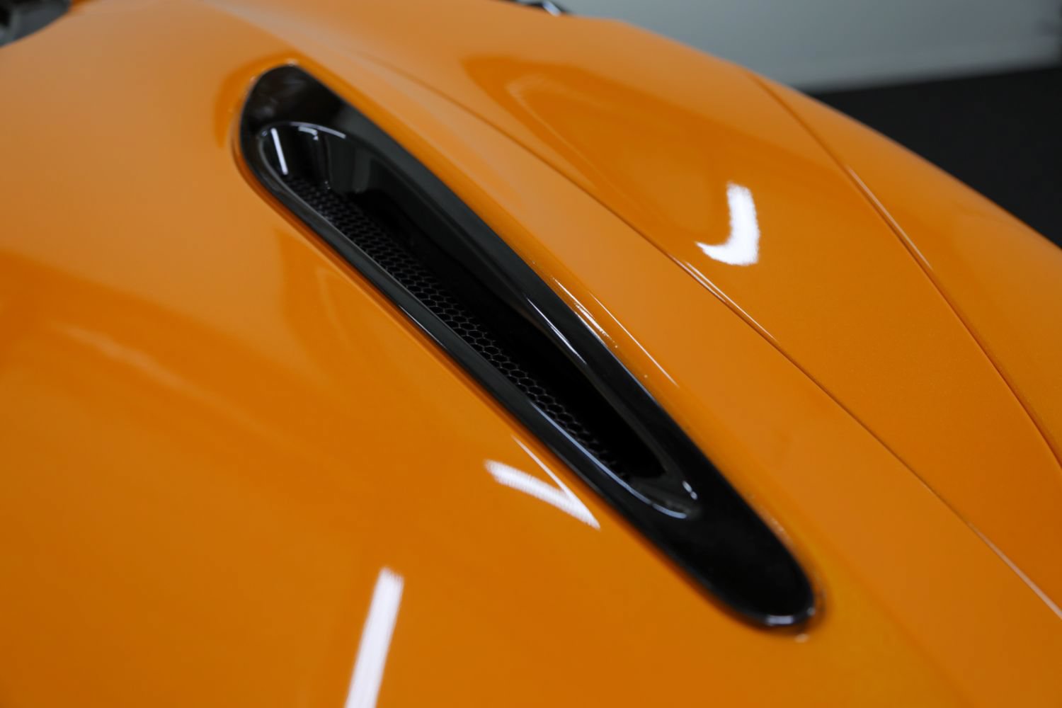 Used 2021 McLaren 765LT RWD image 16