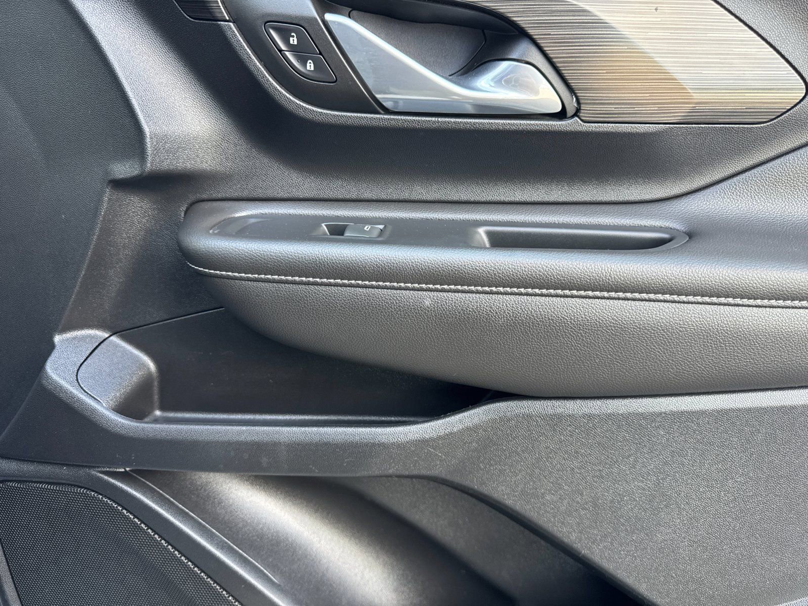 Used 2023 GMC Terrain SLE w/ Driver Convenience Package image 19