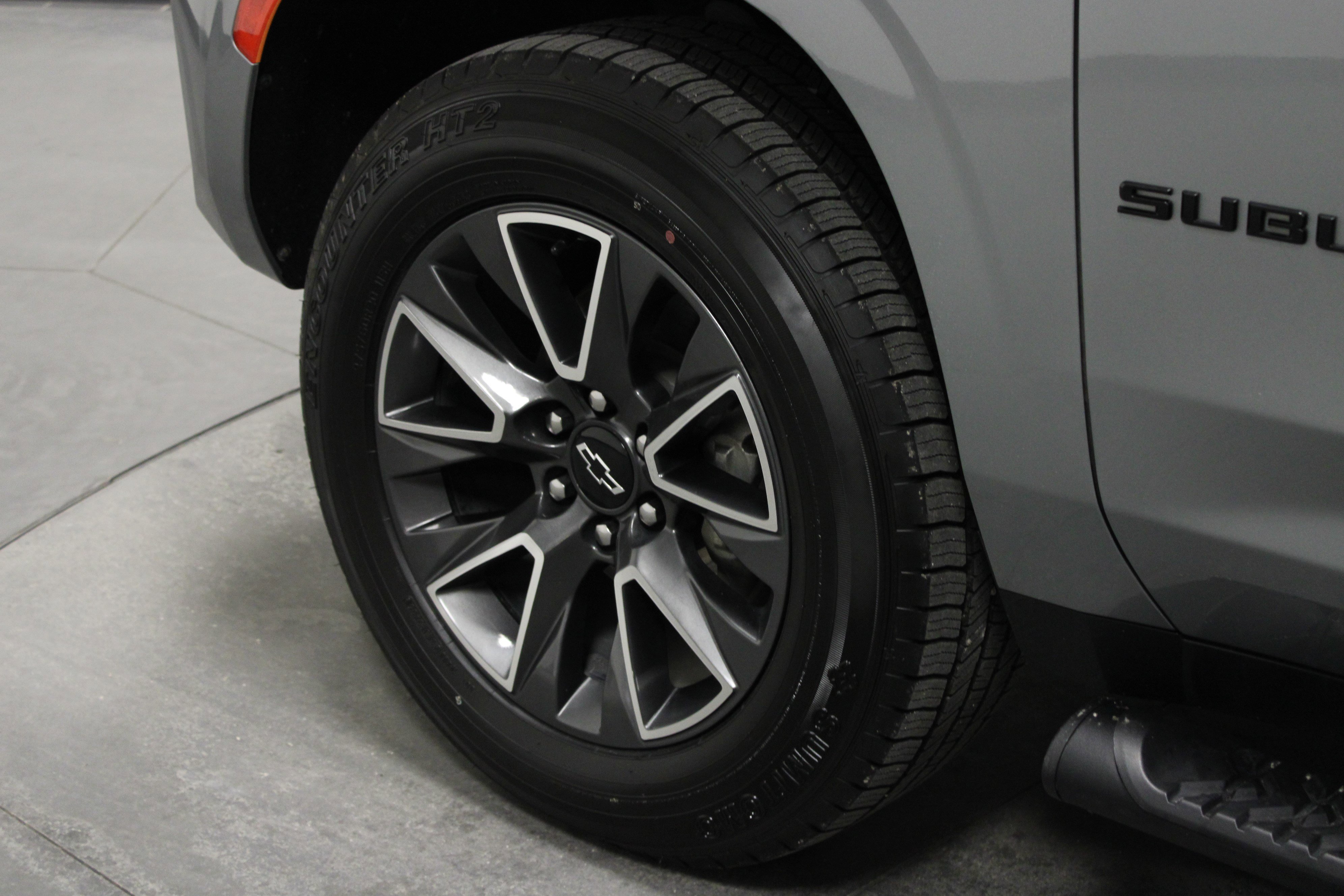 Used 2023 Chevrolet Suburban Z71 image 10