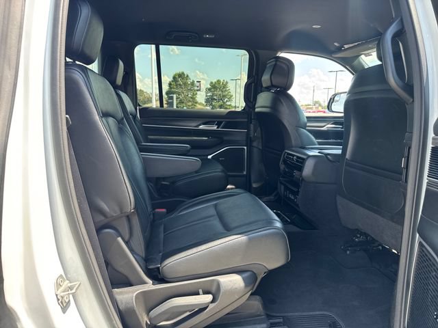 Used 2024 Jeep Wagoneer Series III AWD/4WD image 12