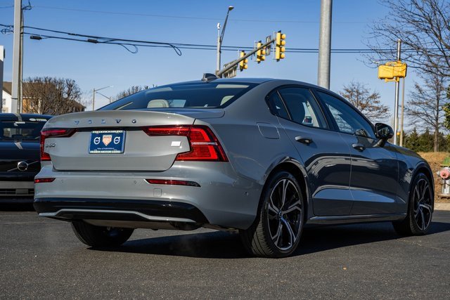 Used 2023 Volvo S60 T8 Plus image 4