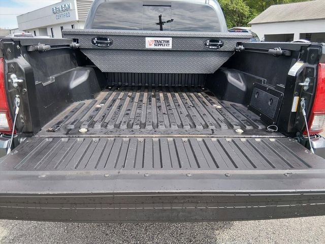 Used 2022 Toyota Tacoma SR5 w/ Technology Package RWD image 16