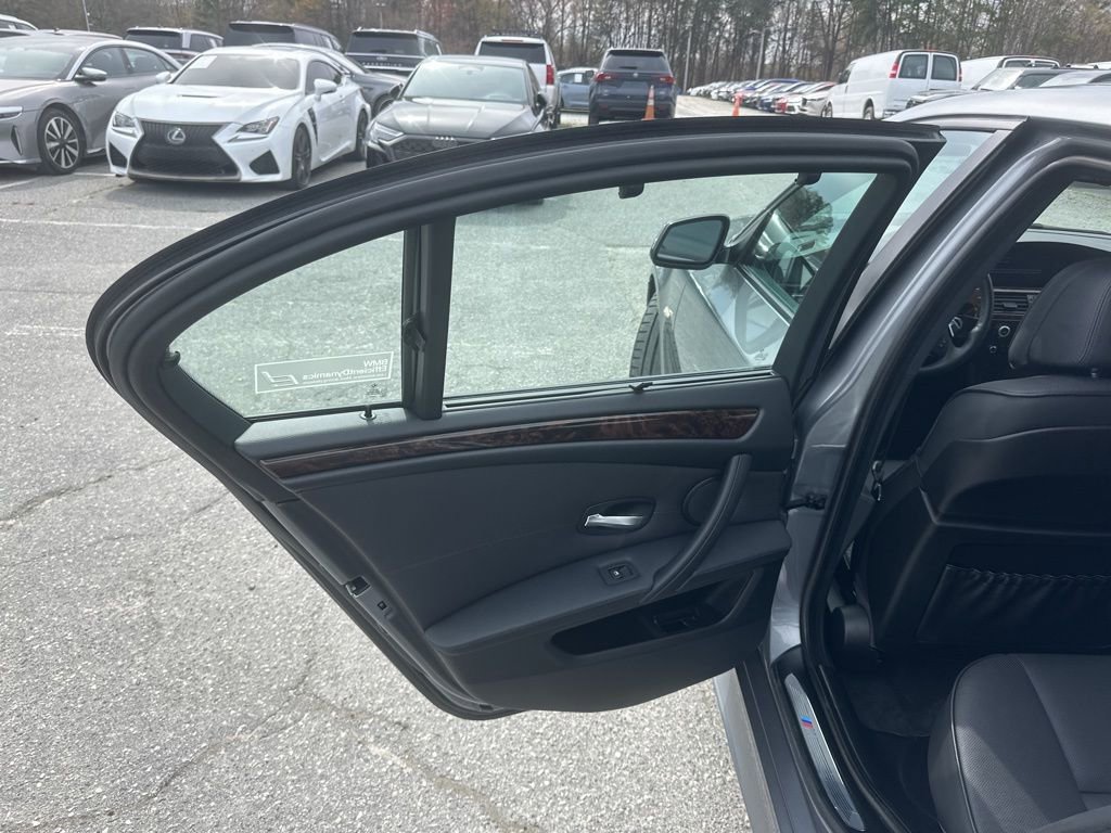 Used 2010 BMW 550i Sedan image 26