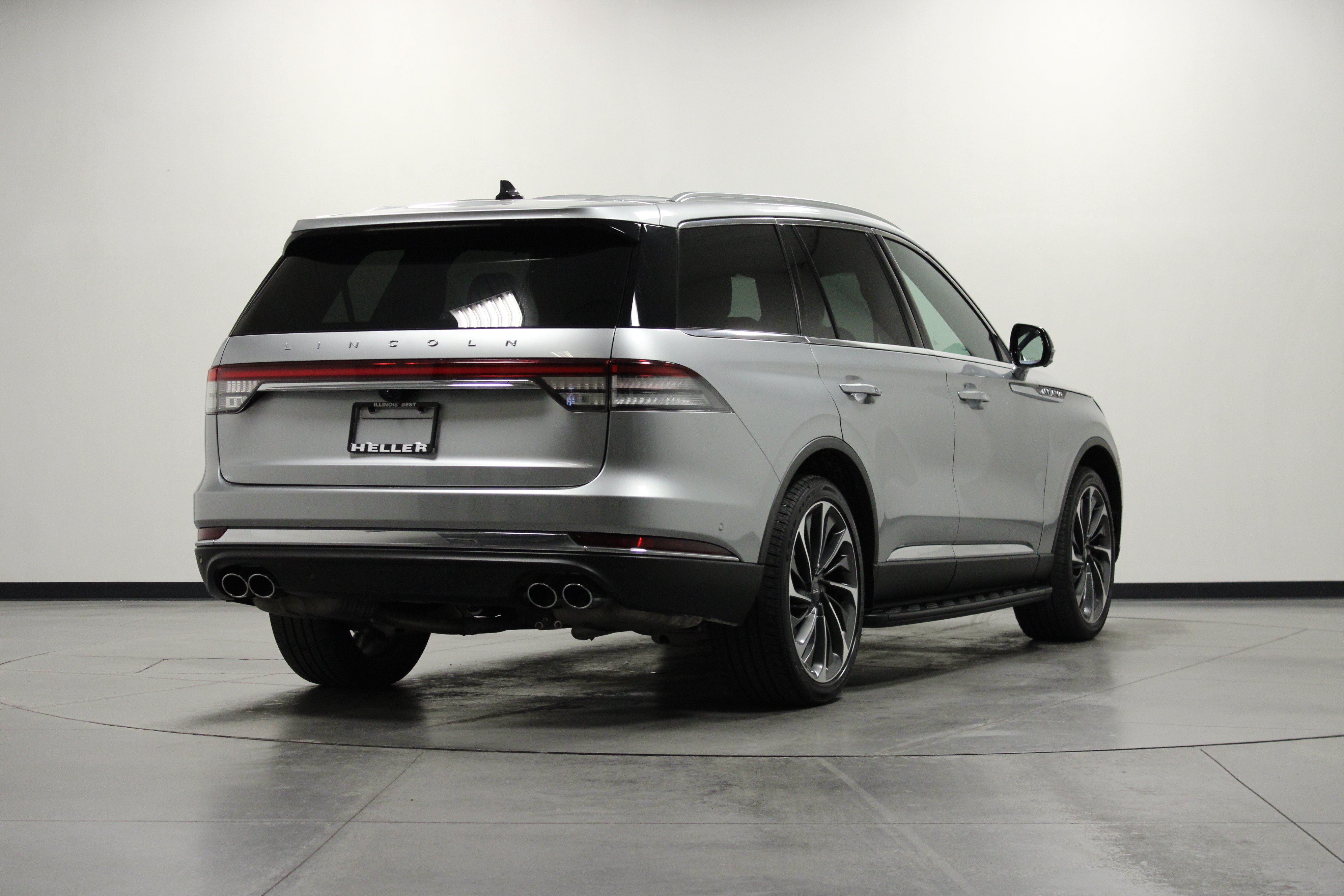 Used 2022 Lincoln Aviator Reserve w/ Equipment Group 201A AWD/4WD image 4