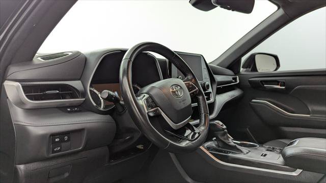 Used 2023 Toyota Highlander XSE FWD image 26