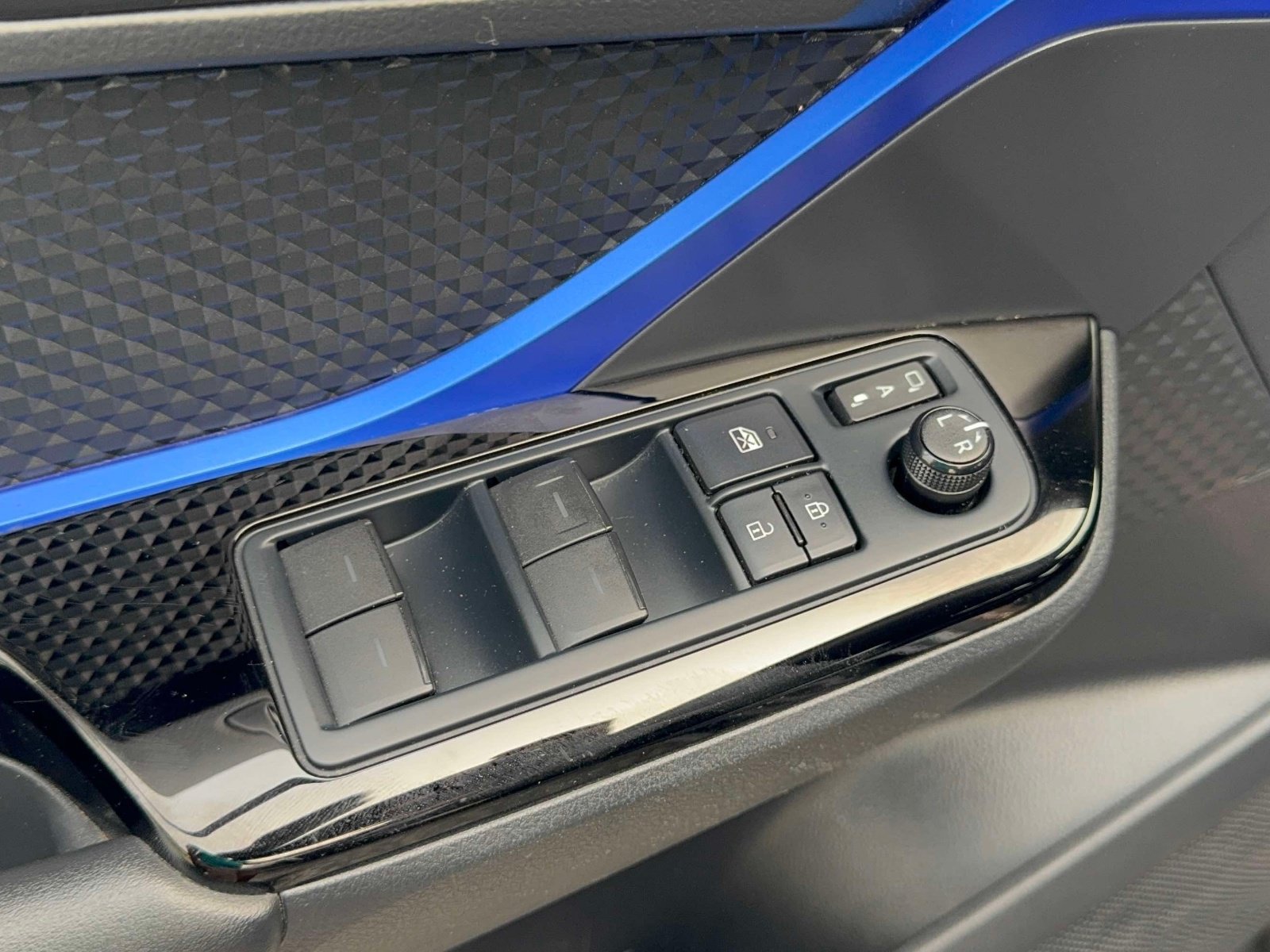 Certified 2020 Toyota C-HR XLE FWD image 20