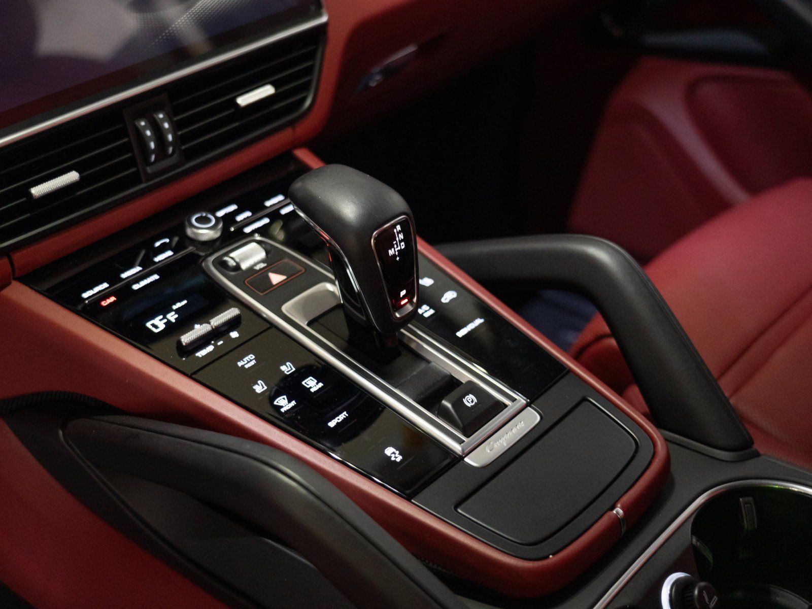 Certified 2023 Porsche Cayenne Platinum Edition AWD/4WD image 22