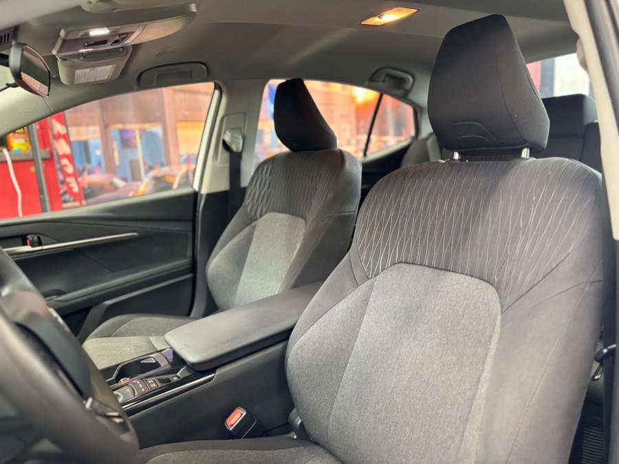 Used 2025 Toyota Camry LE FWD image 9