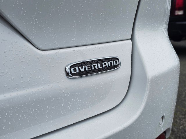 Used 2023 Jeep Grand Cherokee Overland w/ Luxury Tech Group IV AWD/4WD image 17