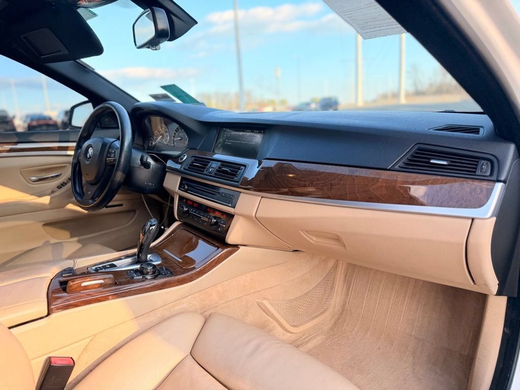 Used 2013 BMW 550i xDrive Sedan AWD/4WD image 10