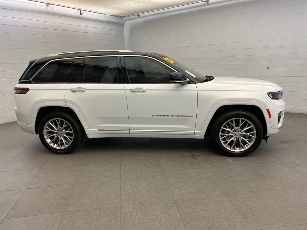 Used 2023 Jeep Grand Cherokee Summit w/ Adv Protech Group IV AWD/4WD image 14