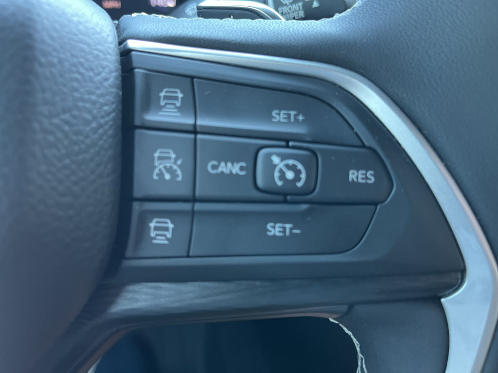 Used 2025 Jeep Grand Cherokee L Laredo RWD image 20
