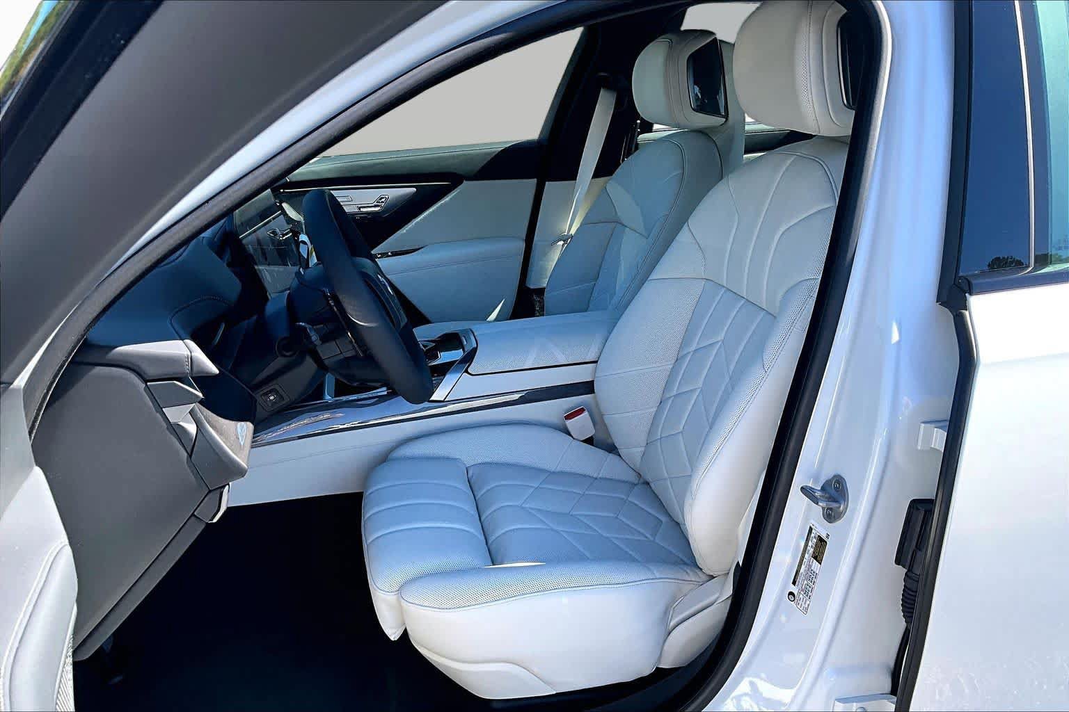 New 2027 BMW 740i w/ Executive Package RWD image 9