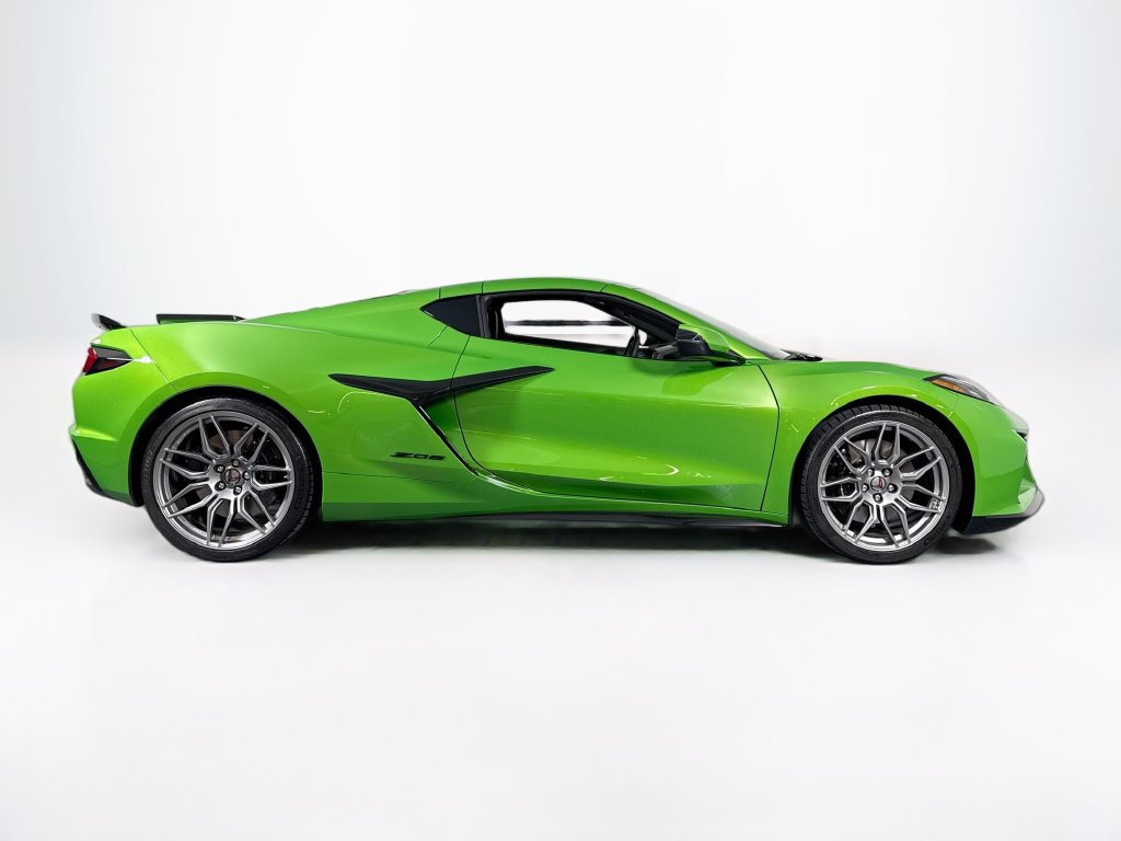 Used 2026 Chevrolet Corvette Z06 RWD image 6