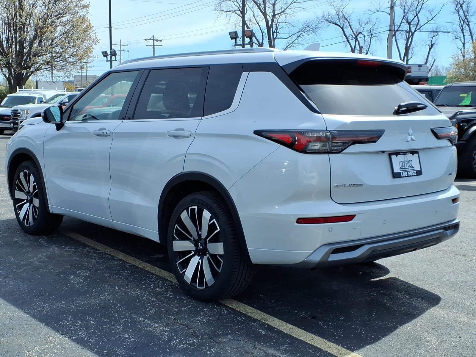 Used 2025 Mitsubishi Outlander SEL image 6