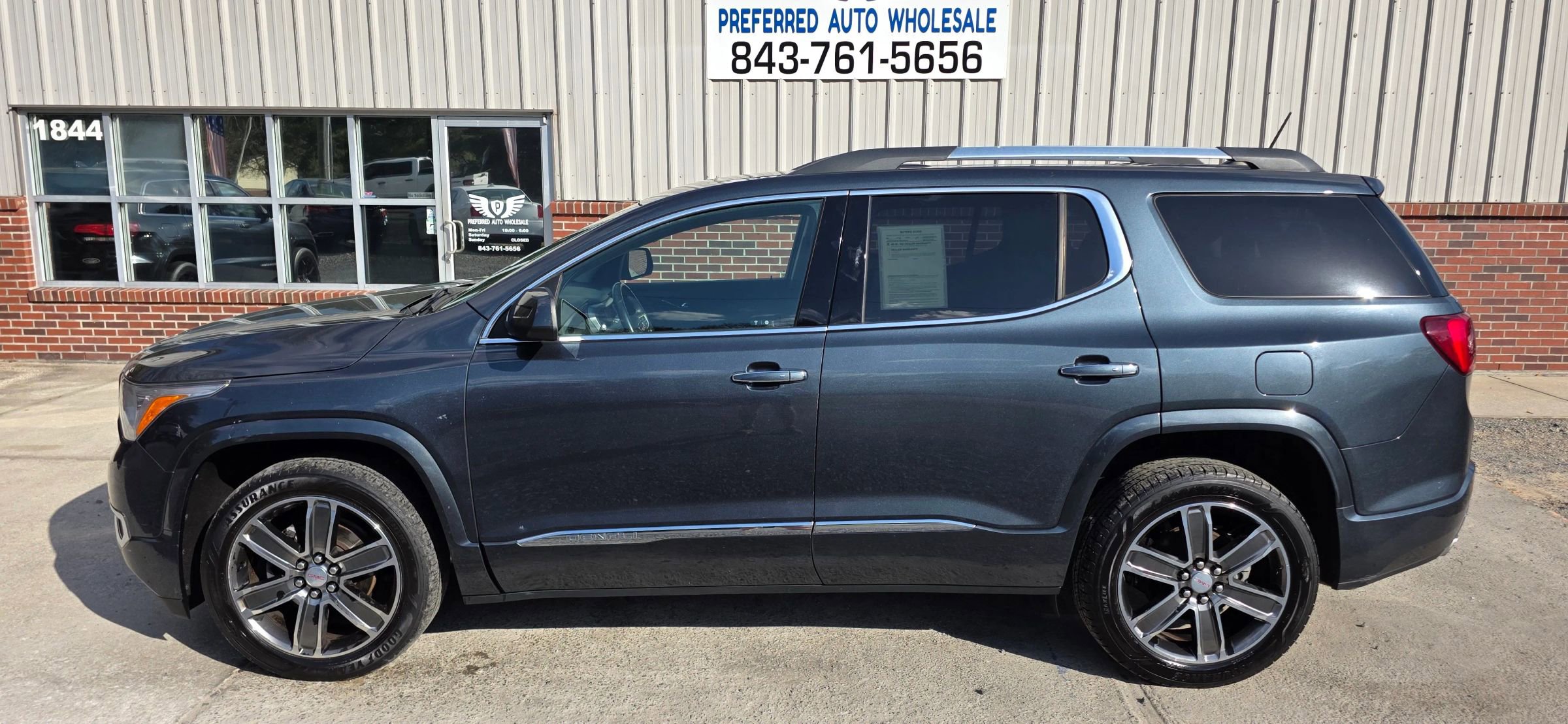 Used 2019 GMC Acadia Denali image 3