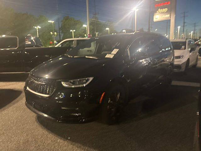 Used 2025 Chrysler Pacifica Limited FWD image 15