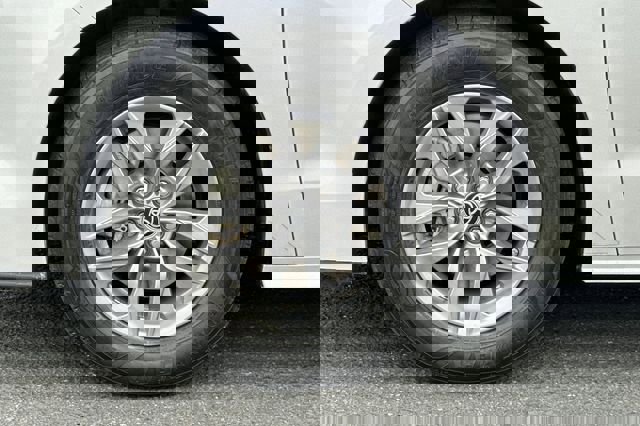 Used 2023 Toyota Sienna LE image 32