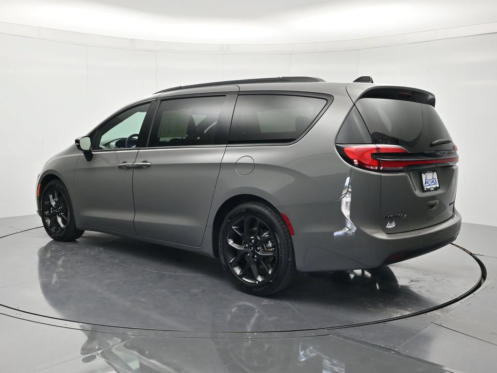 Used 2025 Chrysler Pacifica Limited FWD image 7