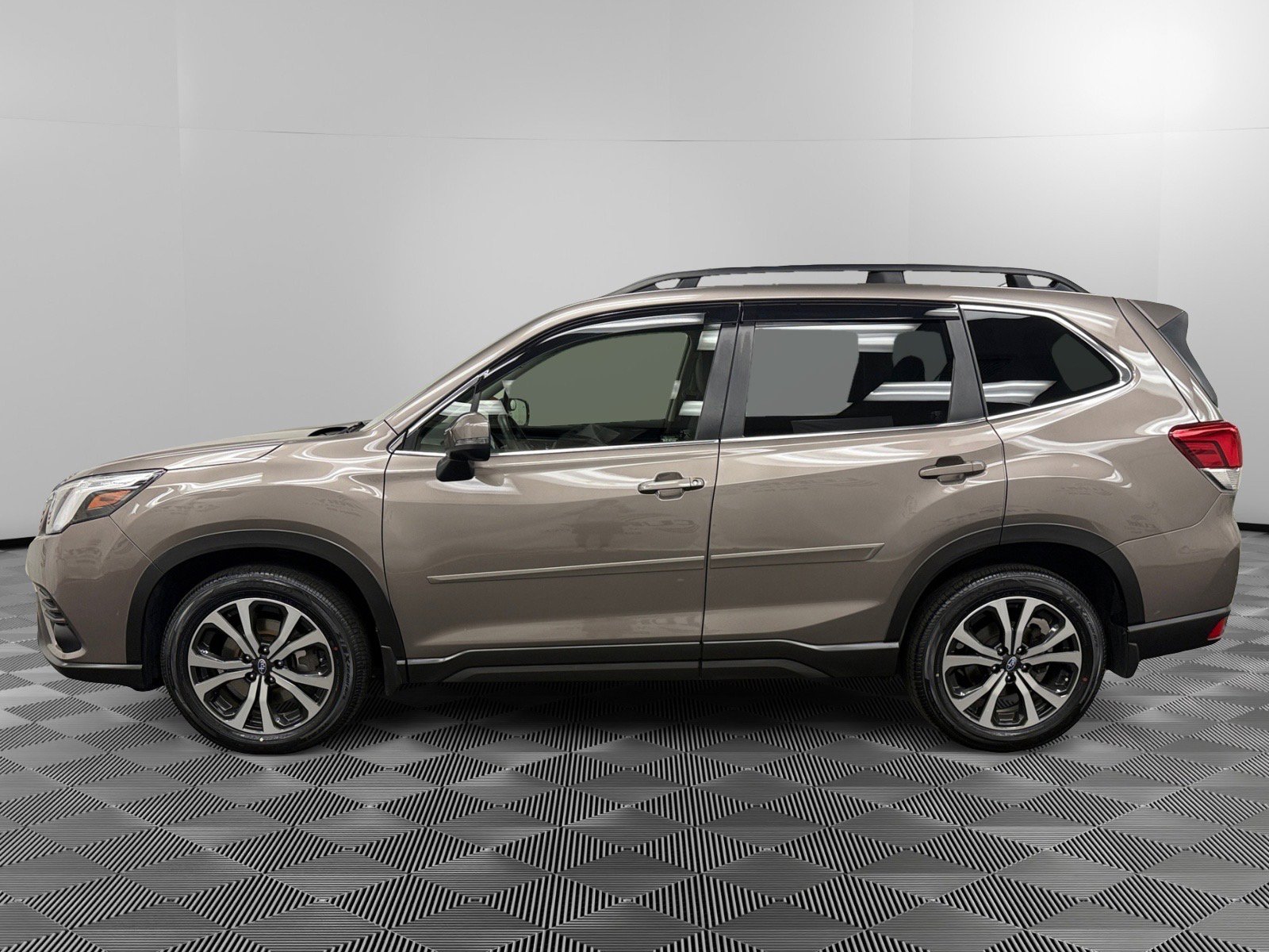 Certified 2022 Subaru Forester Limited image 2