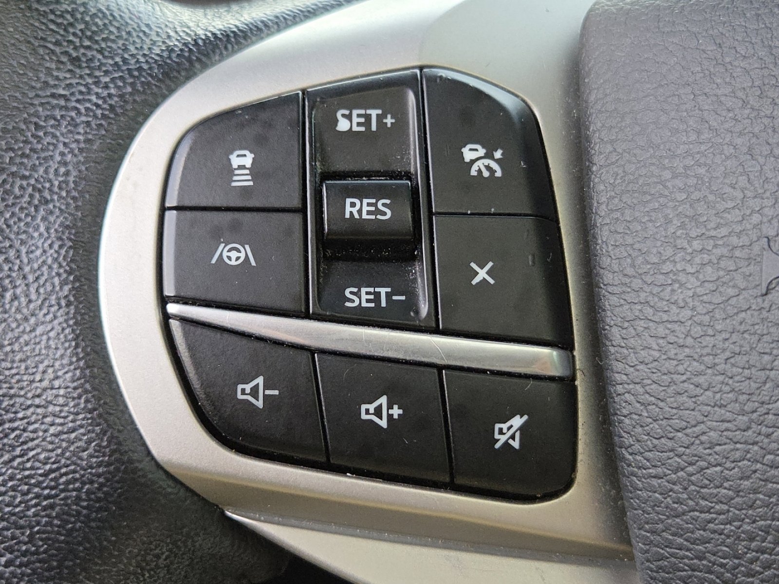 Used 2021 Ford Explorer XLT w/ Equipment Group 202A AWD/4WD image 12
