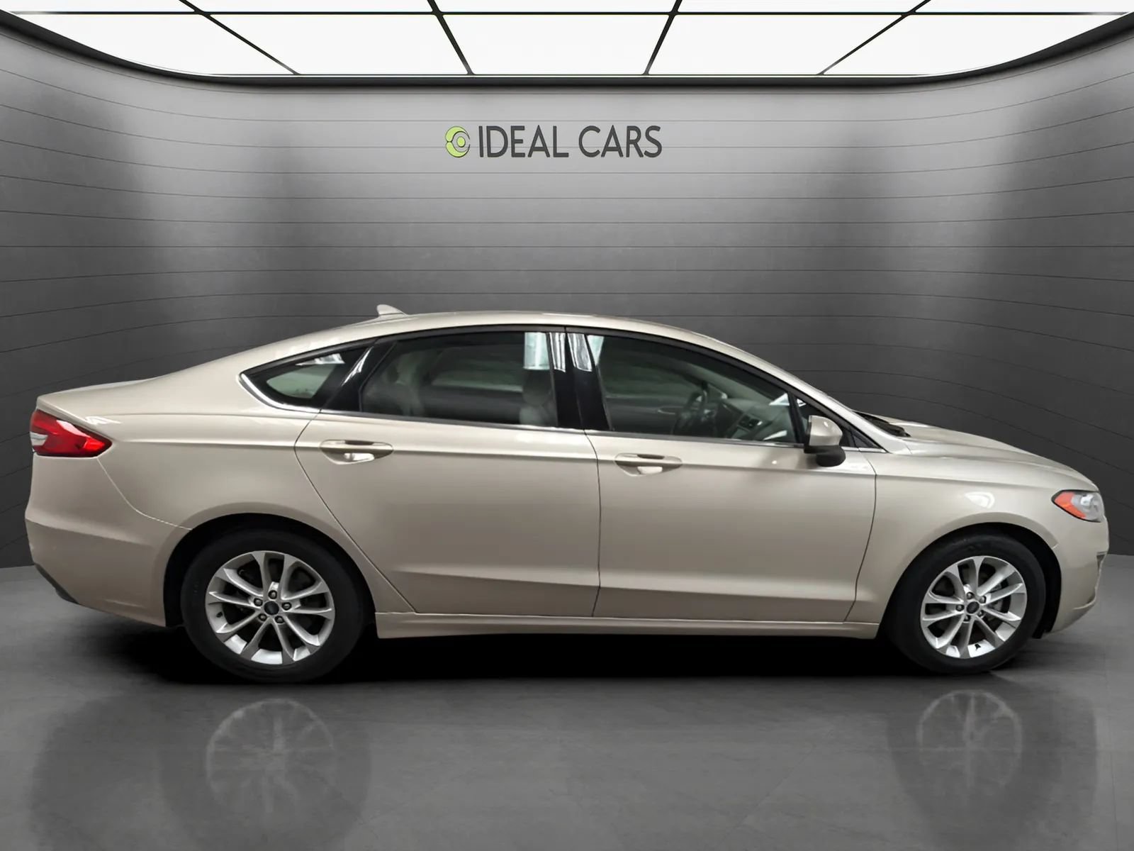 Used 2019 Ford Fusion SE FWD image 4